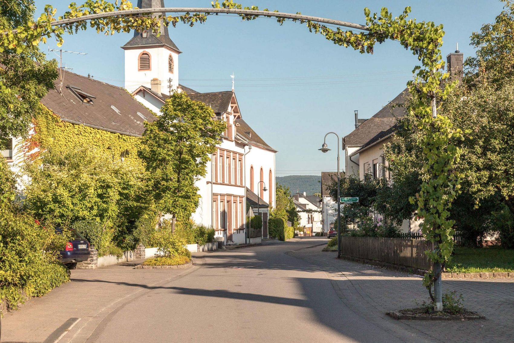 Longuich, Ortskern © Verein Römische Weinstraße e.V./Fotograf Andreas Scholer Ansicht auf den historischen Ortskern von Longuich.