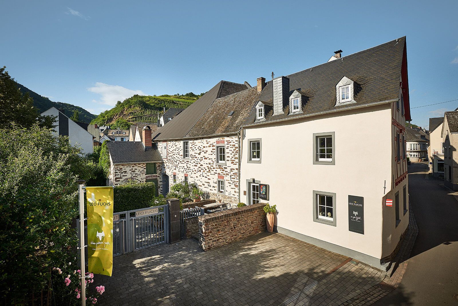 Pommern, Weingut Leo Fuchs © neon-fotografie Ansicht auf das Weingut Leo Fuchs in Pommern.