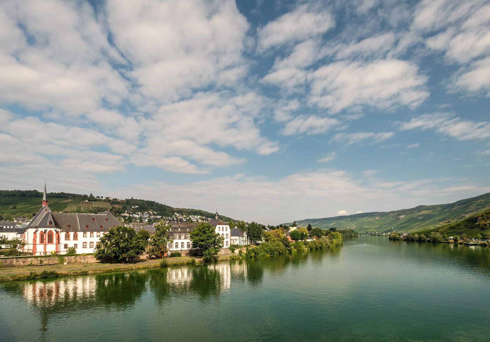 Bernkastel-Kues, Moselpanorama © Rheinland-Pfalz Tourismus GmbH/Dominik Ketz Ansicht auf Bernkastel-Kues mit Moselpanoroma.