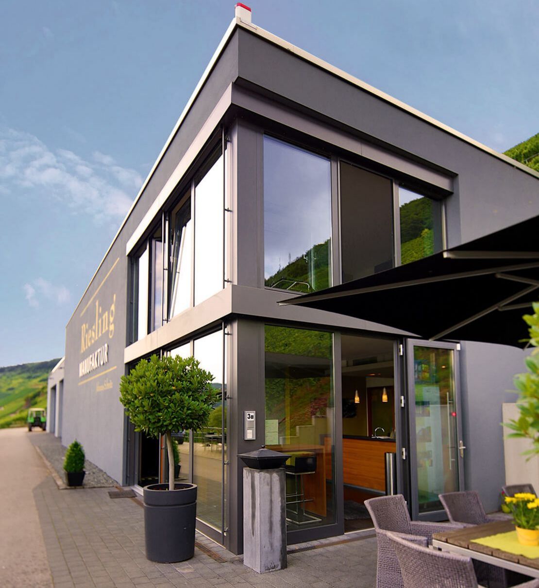 Ürzig, Rebenhof Riesling Manufaktur, Außenansicht © Rebenhof/Johannes Schmitz Außenansicht auf die Rebenhof Riesling Manufaktur in Ürzig.