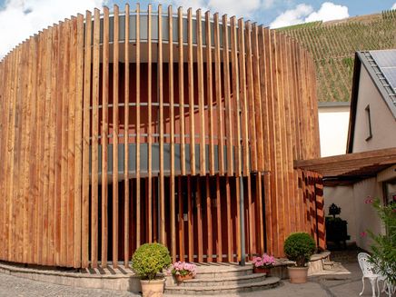 Klüsserath, Vinothek des Weingutes Regnery © Sebastian Lauff, archimag.de Ansicht auf die Vinothek des Weingutes Regnery in Klüsserath.