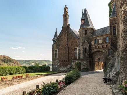 Cochem, Reichsburg © Rheinland-Pfalz Tourismus GmbH / Dominik Ketz Ansicht auf das Eingangsportal der Reichsburg Cochem.