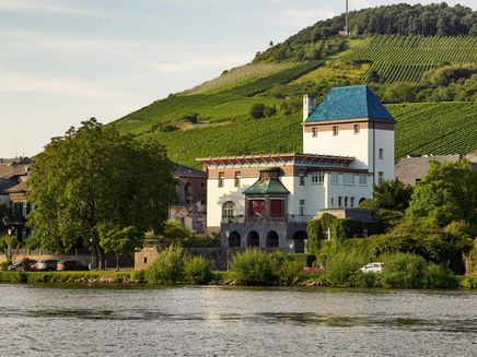 Traben-Trarbach, Villa Nollen © Christopher Arnoldi Ansicht auf die Villa Nollen am Moselufer von Traben-Trarbach.