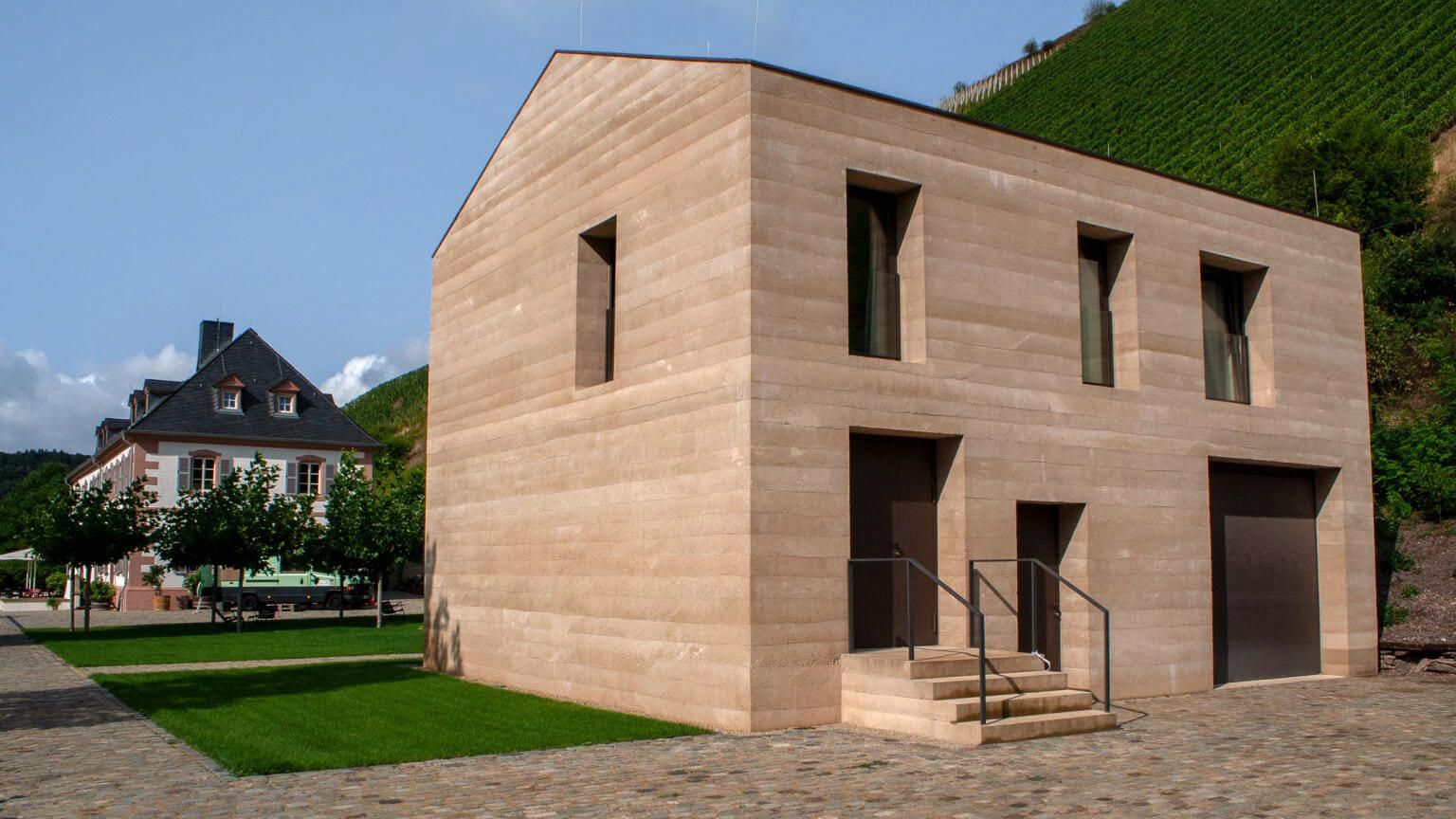 Kanzem, Weingut Cantzheim, Remise mit Altbau © Sebastian Lauff, archimag.de Ansicht auf die Remise mit Altbau des Weingutes Cantzheim in Kanzem.