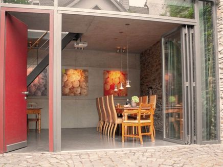 Niederfell, Weinwerkstatt Lubentiushof, Innenraum © Sebastian Lauff, archimag.de Einsicht in den Innenraum der Weinwerkstatt Lubentiushof in Niederfell.