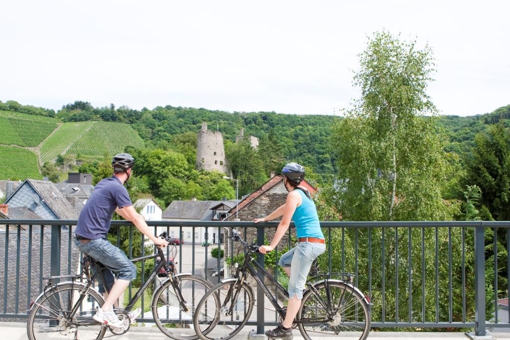 Fahrradtour auf dem Ruwer-Hochwald-Radweg © Tourist-Information Ruwer/Eike Bock Ansicht auf Fahrradfahrer auf dem Ruwer-Hochwald-Radweg.