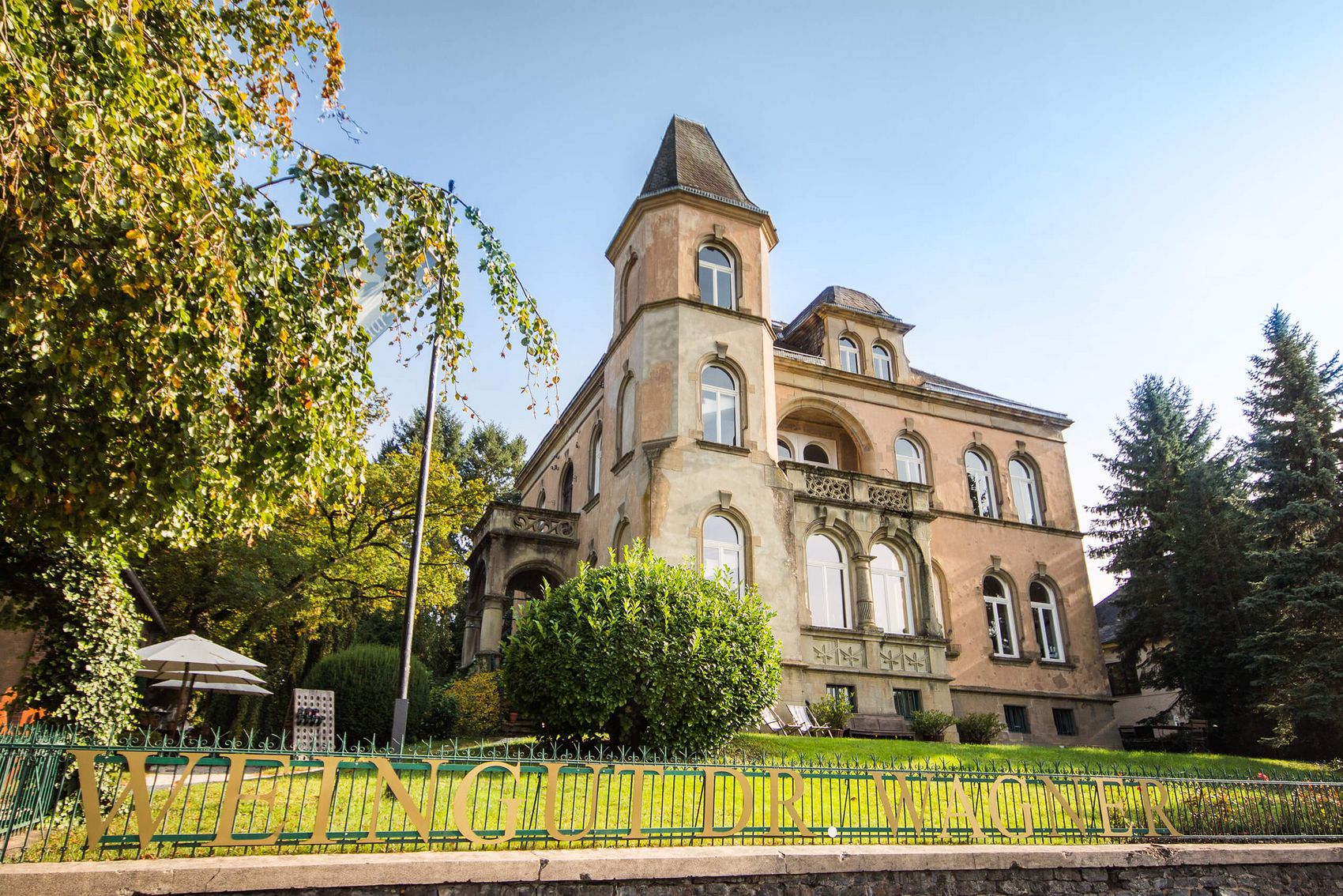 Saarburg, Weingut Dr. Wagner © Weingut Dr. Wagner Außenansicht Weingut Dr. Wagner in Saarburg.