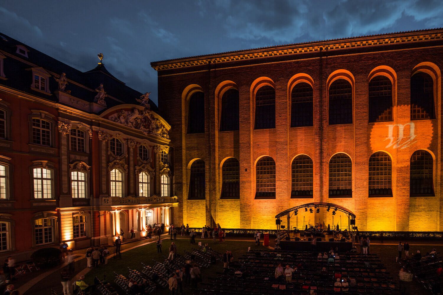 Trier, Kurfürstliches Palais, Mosel Musikfestival © Mosel Musikfestival/Artur Feller Abendaufnahme des Kurfürstlichen Palais in Trier während eines Konzerts des Mosel Musikfestivals.