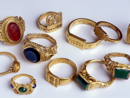 Trier, Goldringe im Rheinischen Landesmuseum © Th. Zühmer Ansicht auf Goldringe im Landesmuseum Trier.